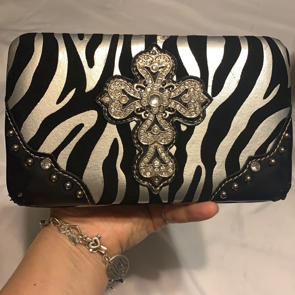 🌸Black/Silver zebra cross wallet🌸